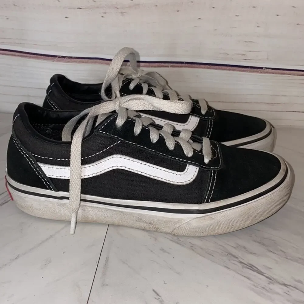 Vans Black & White Classic Old Skool Low Top Sneakers Youth Size 2